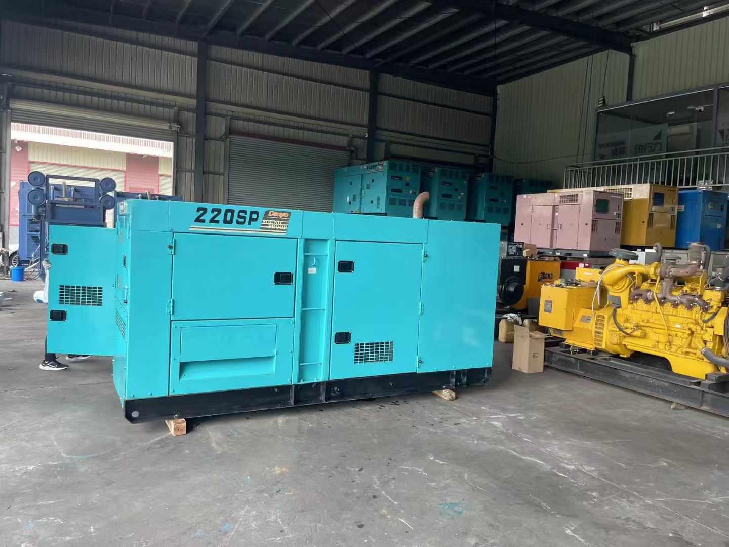 迪庆柴油发电机组长期不间断运行时，如何监控其温度和压力？