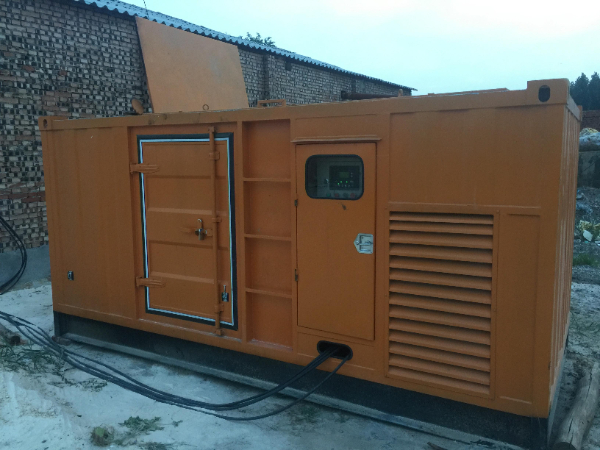 迪庆发电机组长期使用中，电缆线的敷设路径有哪些要求？